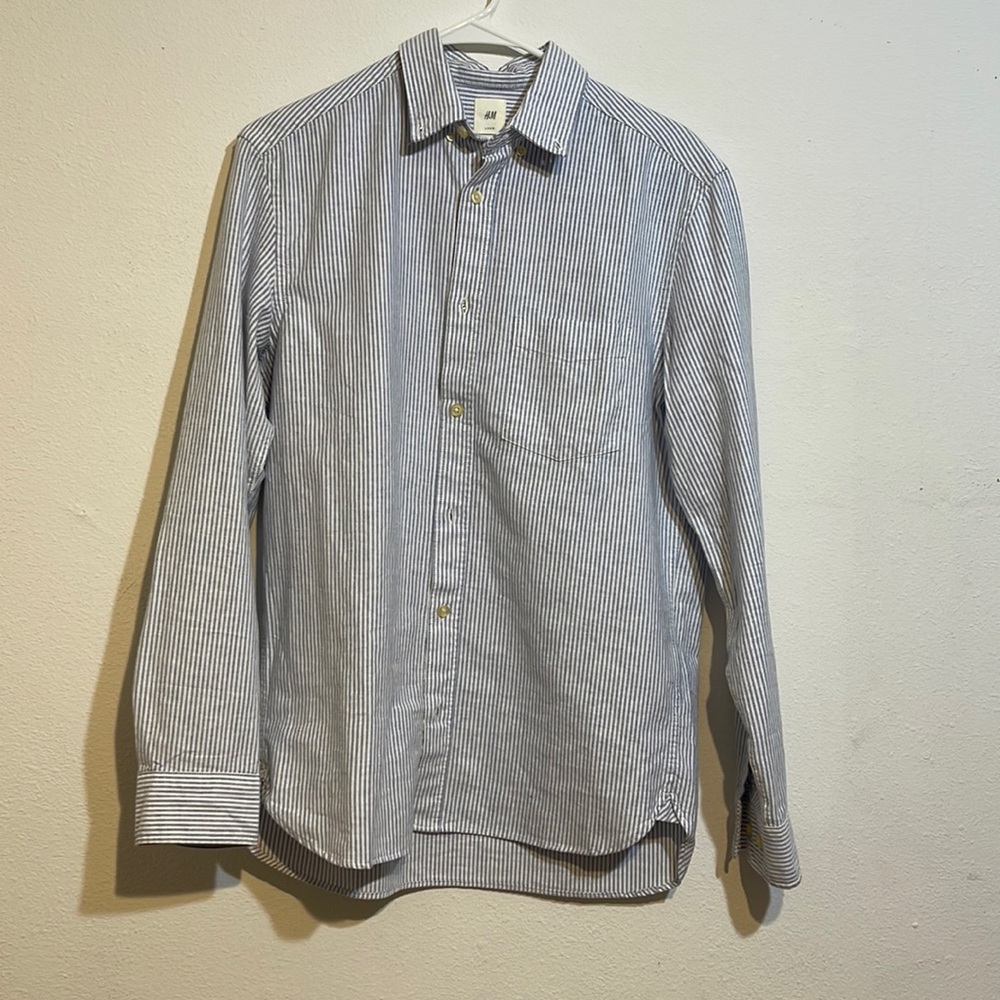 H&M button down shirt size small for men